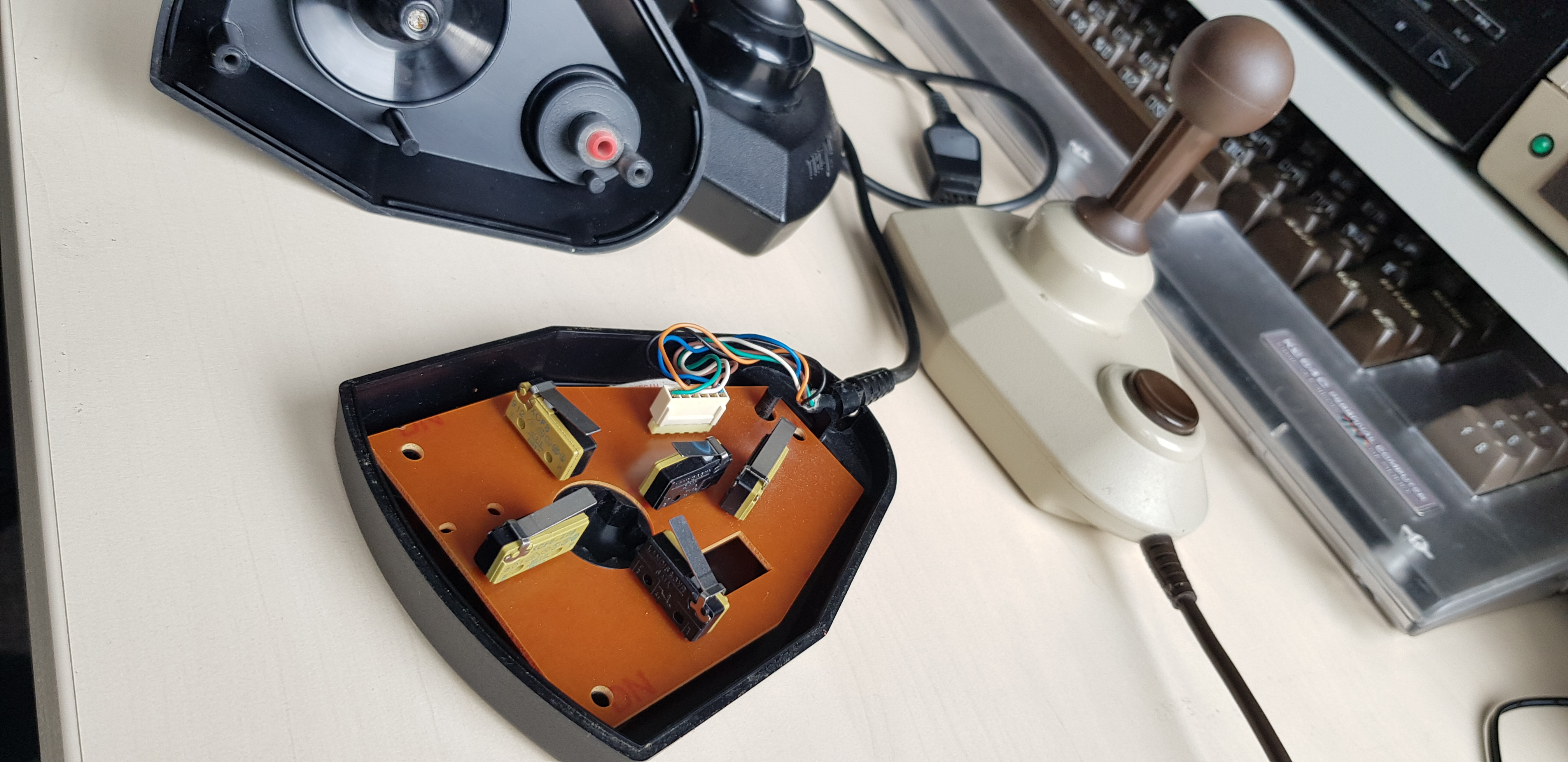 Rescuing my favorite joysticks: “The Arcade” by Suzo.